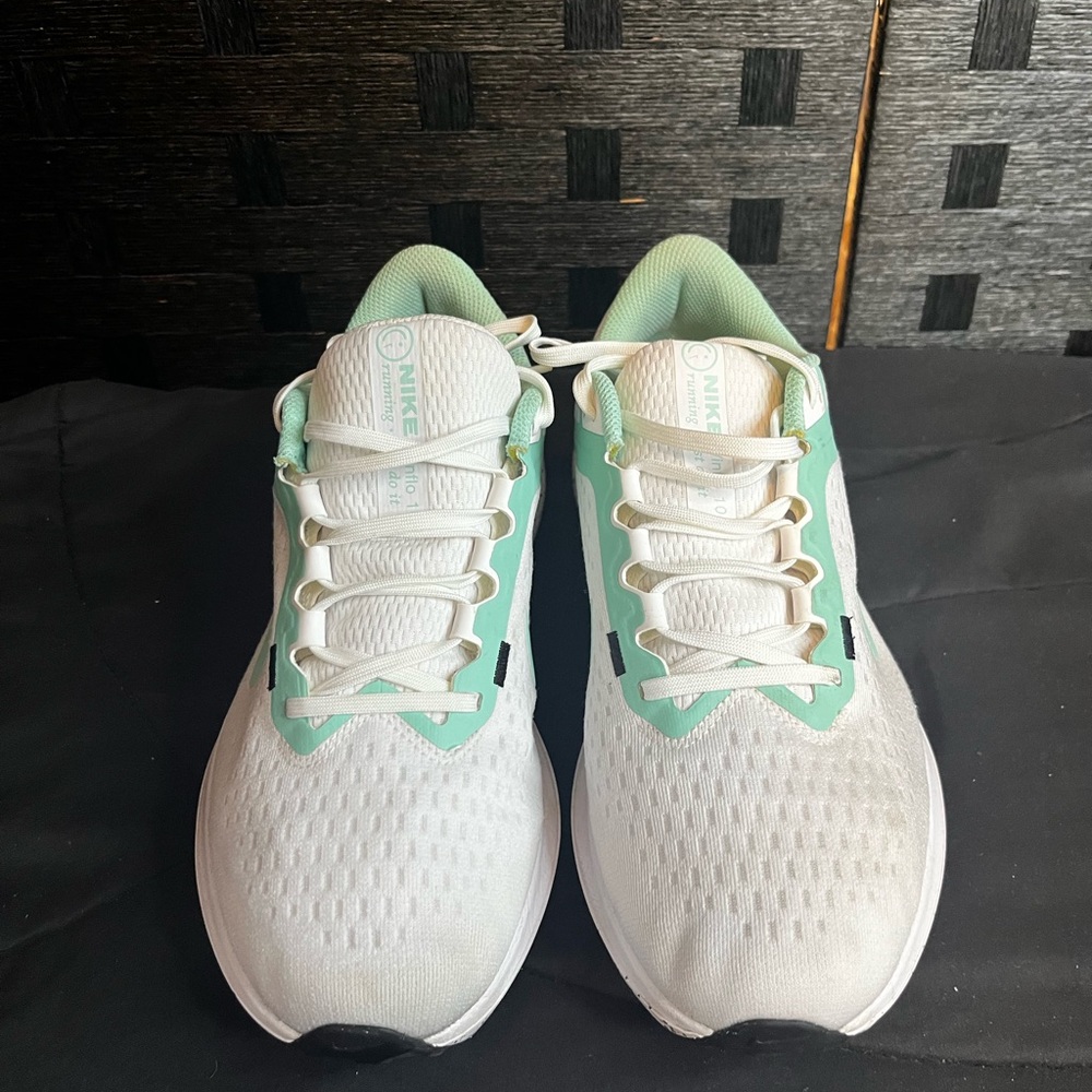 Nike Women's White and Mint Athletic Shoes